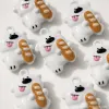 A white bear pendant holding a loaf of bread, a creative cartoon, cute and adorable necklace pendant, a gift accessory for girls and couples Application Scenario